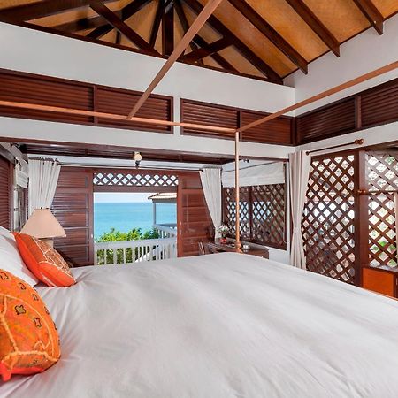Baan Khunying - Secluded Phuket Beachfront Villa Rawai エクステリア 写真