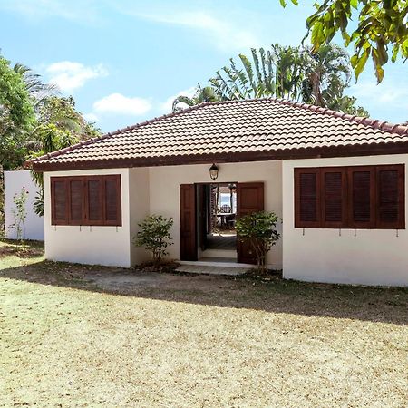 Baan Khunying - Secluded Phuket Beachfront Villa Rawai エクステリア 写真