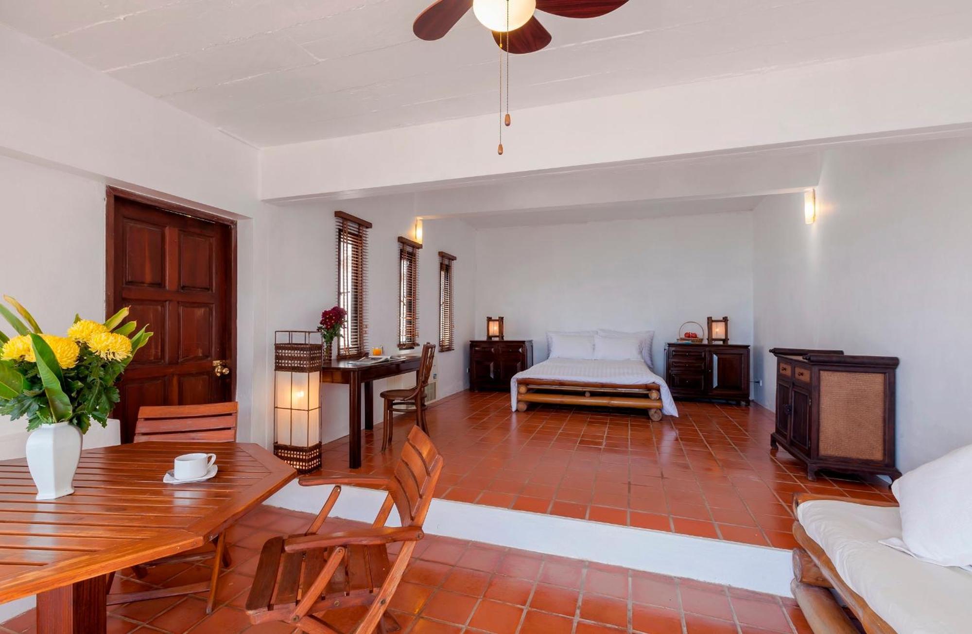 Baan Khunying - Secluded Phuket Beachfront Villa Rawai エクステリア 写真