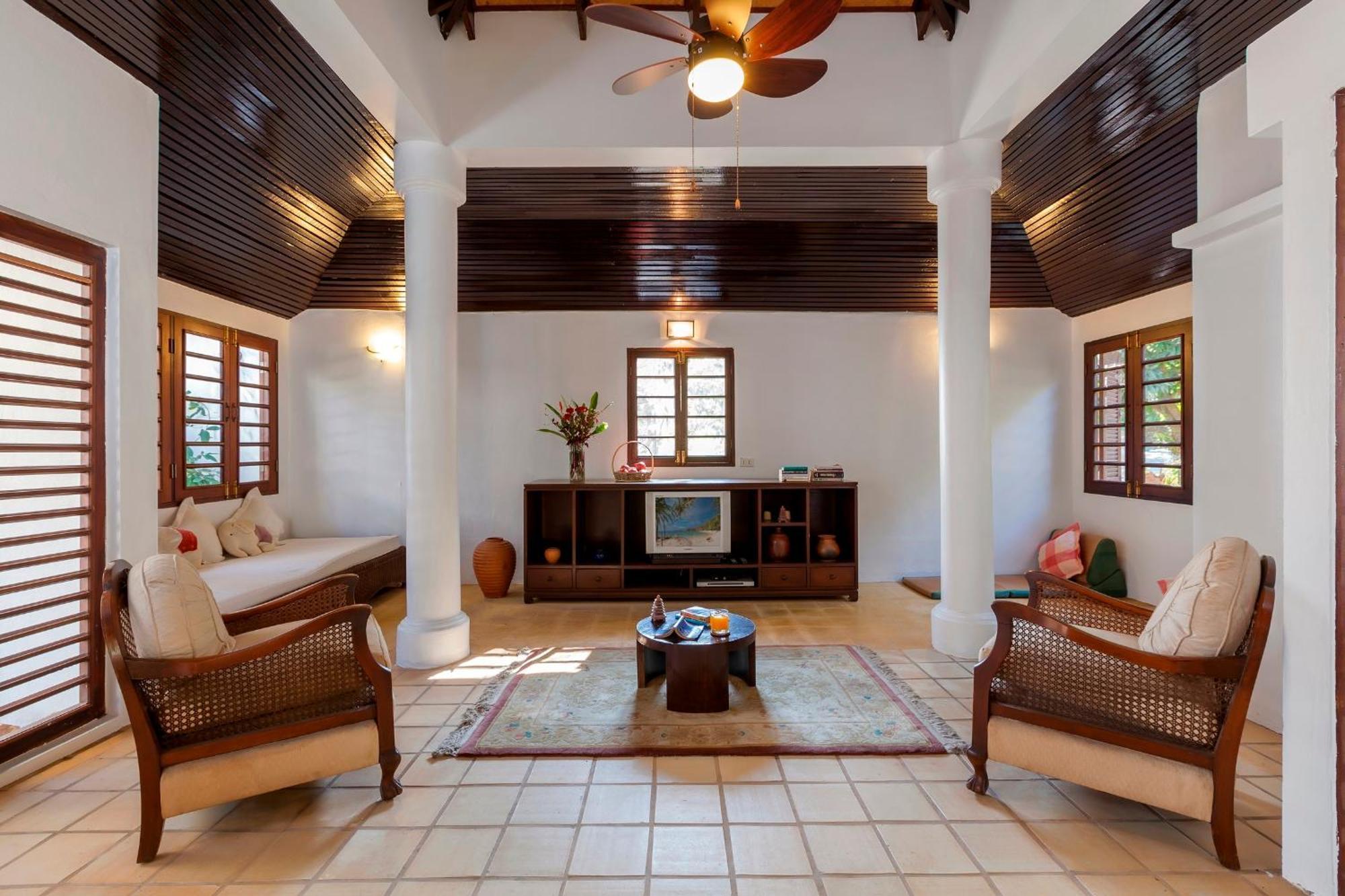 Baan Khunying - Secluded Phuket Beachfront Villa Rawai エクステリア 写真