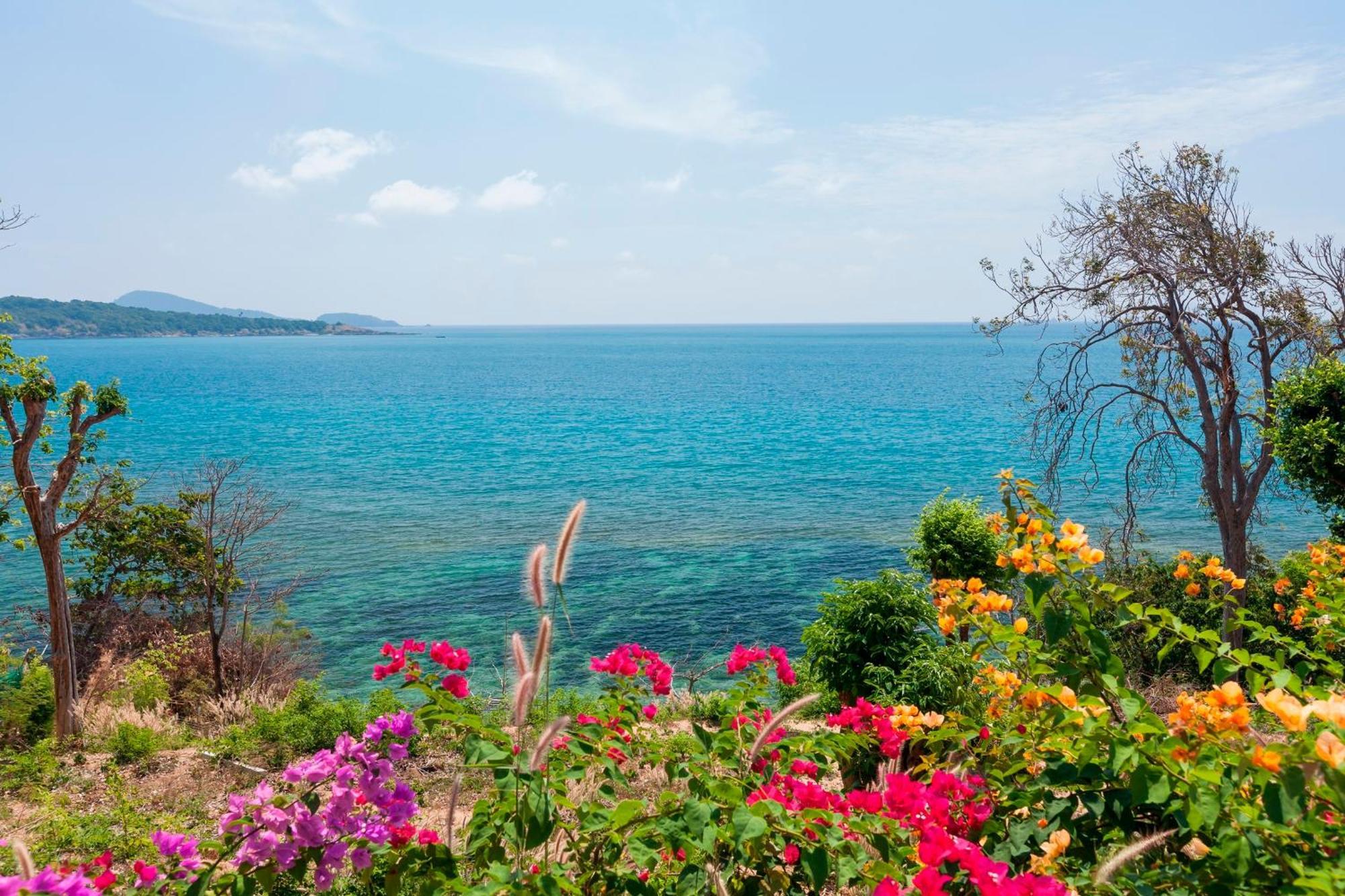 Baan Khunying - Secluded Phuket Beachfront Villa Rawai エクステリア 写真