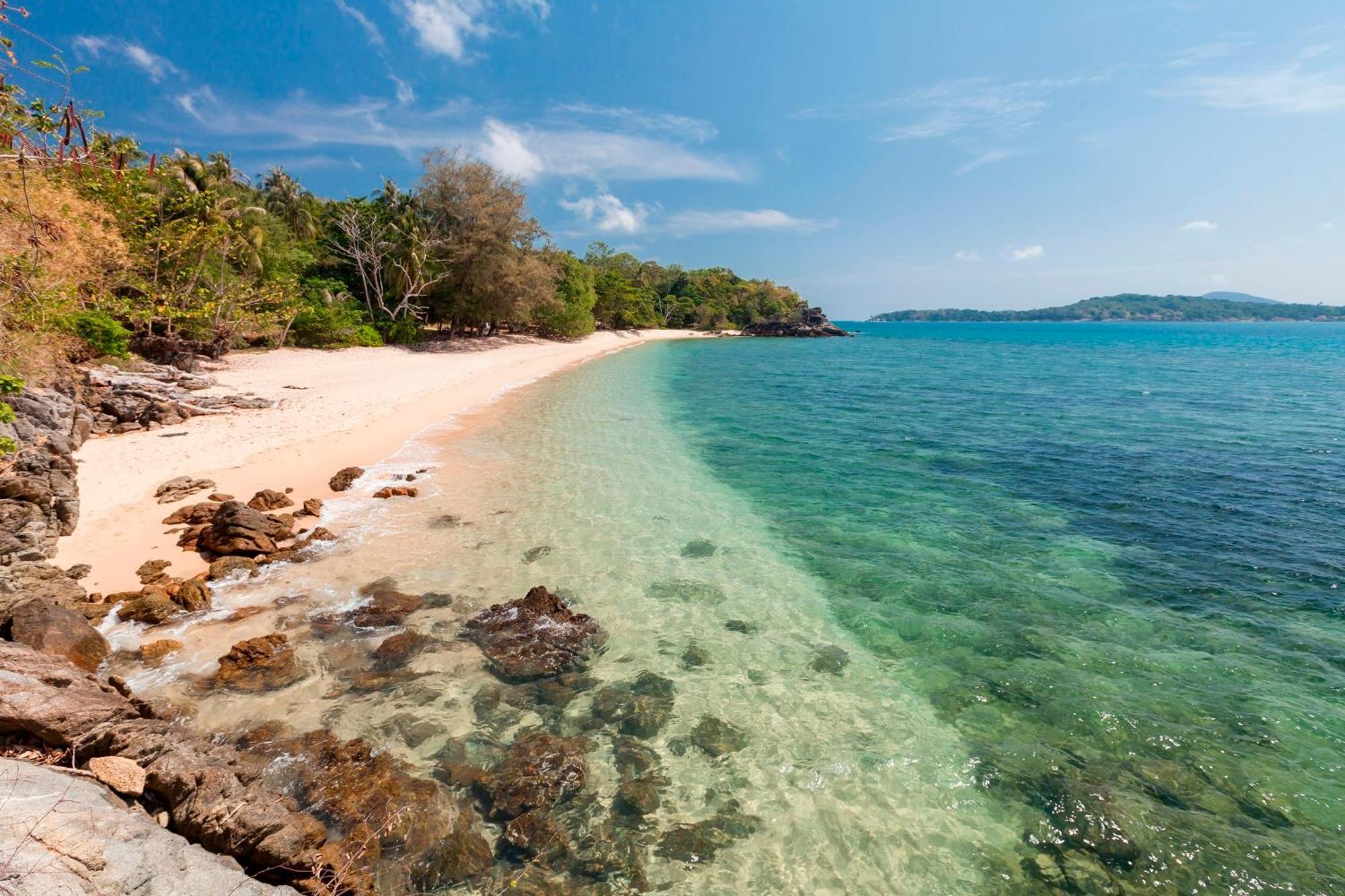 Baan Khunying - Secluded Phuket Beachfront Villa Rawai エクステリア 写真
