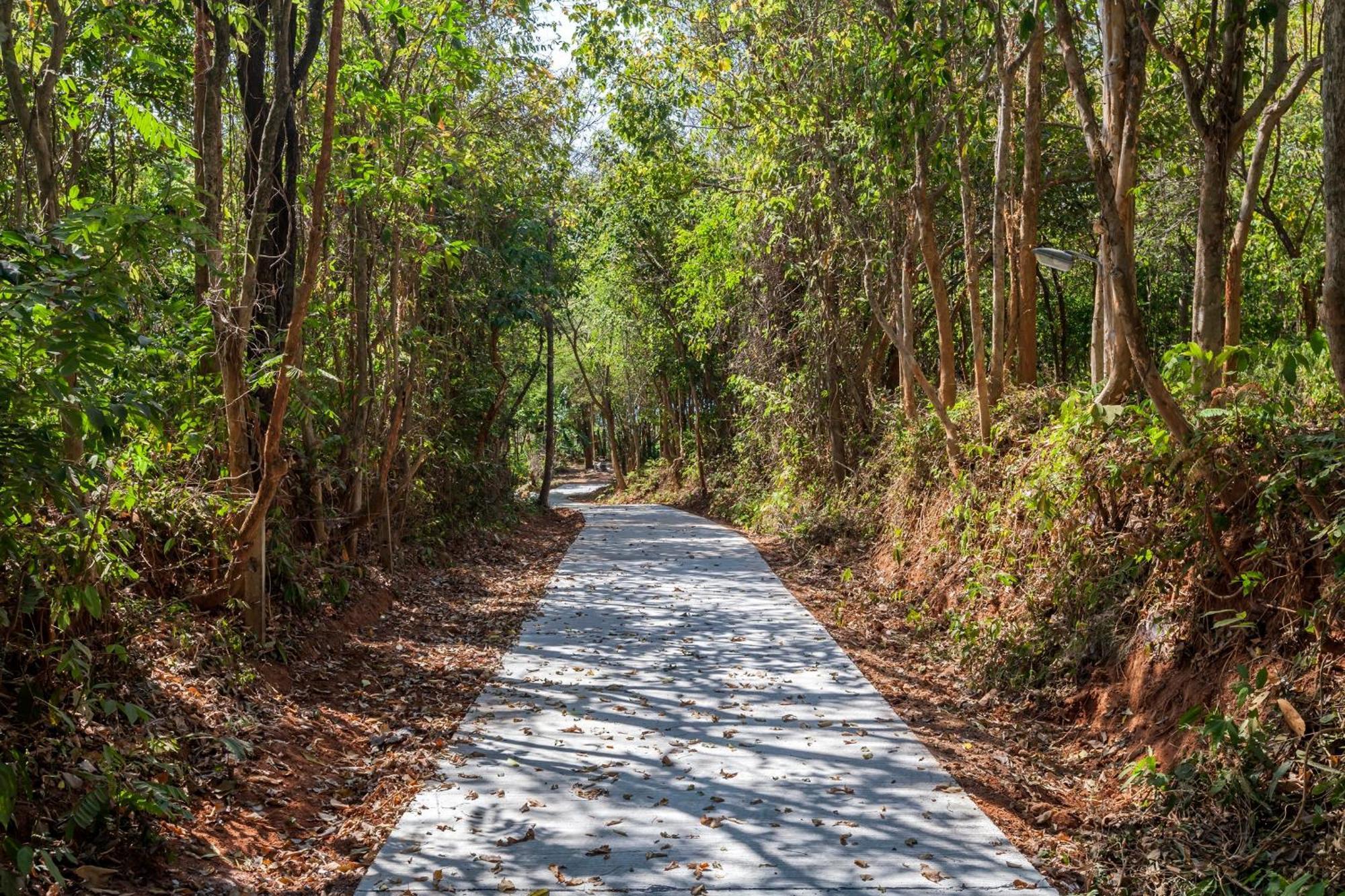 Baan Khunying - Secluded Phuket Beachfront Villa Rawai エクステリア 写真