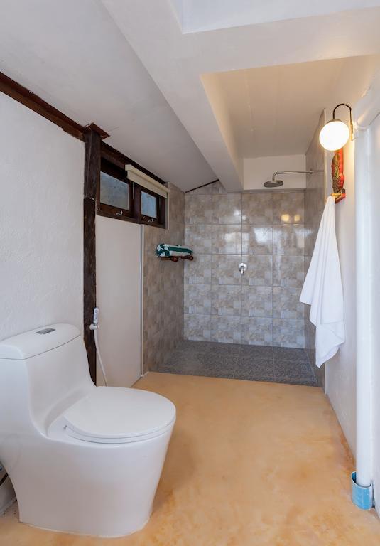 Baan Khunying - Secluded Phuket Beachfront Villa Rawai 部屋 写真