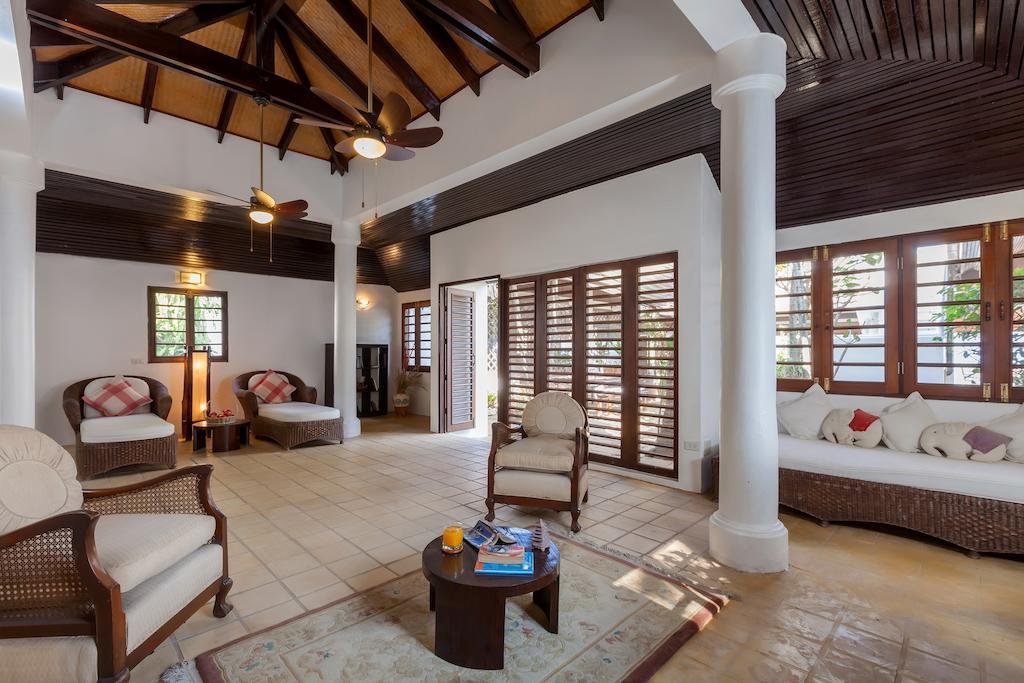 Baan Khunying - Secluded Phuket Beachfront Villa Rawai 部屋 写真