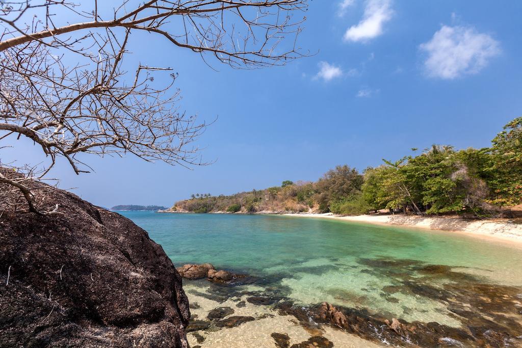 Baan Khunying - Secluded Phuket Beachfront Villa Rawai 部屋 写真