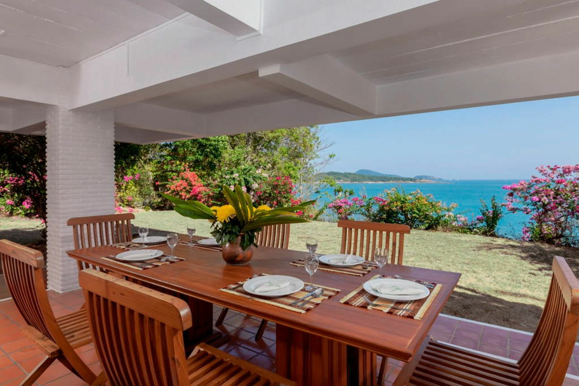 Baan Khunying - Secluded Phuket Beachfront Villa Rawai エクステリア 写真