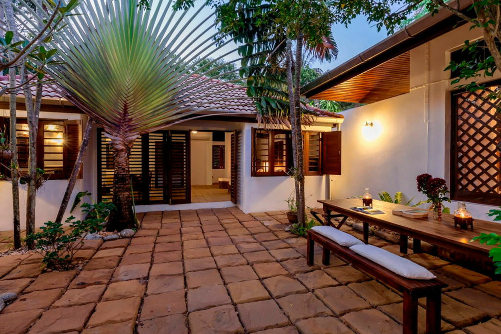 Baan Khunying - Secluded Phuket Beachfront Villa Rawai エクステリア 写真
