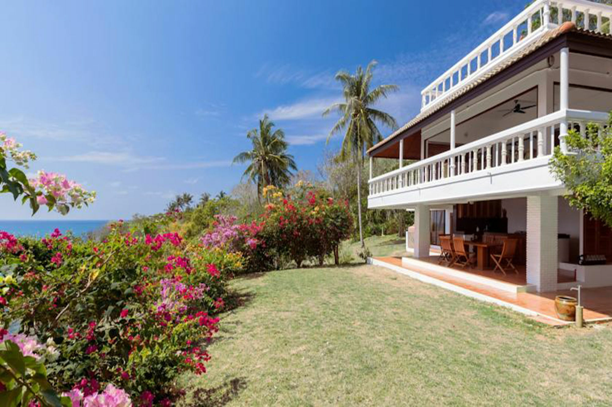Baan Khunying - Secluded Phuket Beachfront Villa Rawai エクステリア 写真