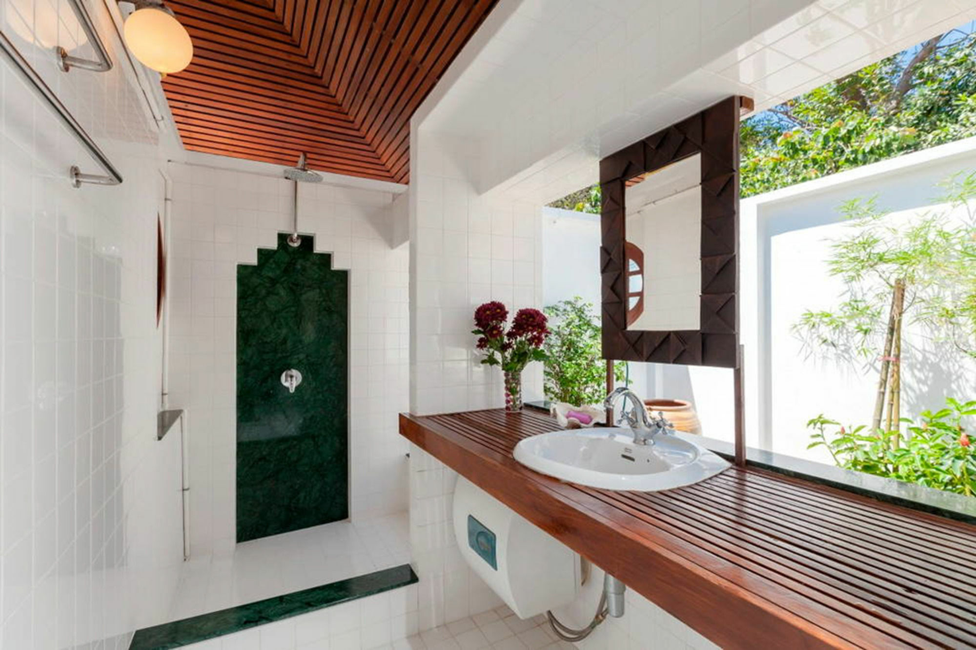 Baan Khunying - Secluded Phuket Beachfront Villa Rawai エクステリア 写真
